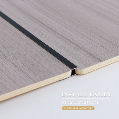 Panel de fibras de bambú del carbón de leña del PVC del grano de madera incombustible y resistente a la polilla del estilo de lujo ligero